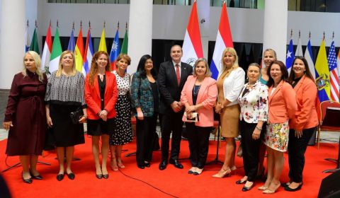 Mujeres representantes de los tres poderes del Estado participaron en acto de conmemoración por el Día de la Mujer Paraguaya
