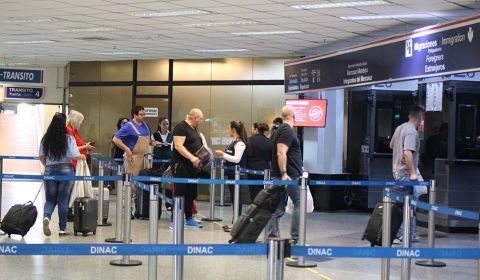 Ante aumento de pasajeros por las festividades, se intensifican trabajos de control migratorio en el Aeropuerto Silvio Pettirossi