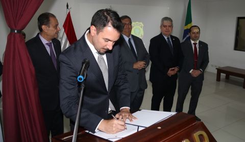 Migraciones firma histórico acuerdo bilateral de intercambio de información con la Policía Federal del Brasil