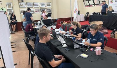 Equipo móvil recibe a migrantes extranjeros en jornada de regularización desarrollada en Ciudad del Este