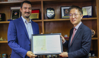 Migraciones recibe documento histórico de la Embajada de Corea en el marco del 60º aniversario de la colectividad coreana en Paraguay
