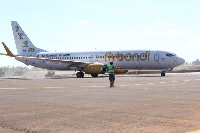 Primer vuelo internacional arriba al Aeropuerto de Encarnación en el marco del WRC Rally del Paraguay 2025