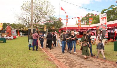 Migraciones presente en la 13ª Fiesta Nacional de las Colectividades en Hohenau