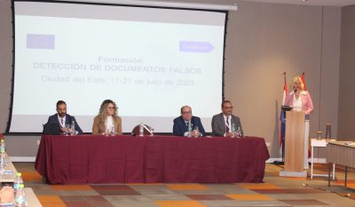 Servidores públicos de la DNM en frontera culminan capacitación con expertos internacionales para la detección de documentos falsos