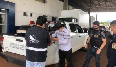 Expulsan a dos brasileros buscados en su país por tráfico de drogas