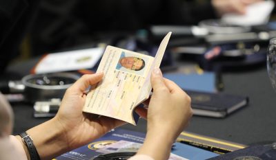 Funcionarios migratorios se actualizan en técnicas de investigación avanzada para detectar fraude en documentos de viaje
