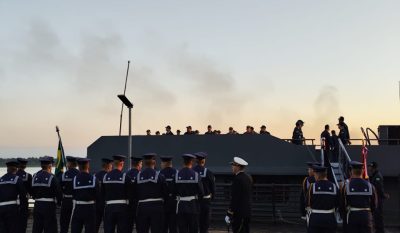 Concluye trabajo de control migratorio a tripulantes de navíos de la Marina del Brasil en el puerto de Asunción